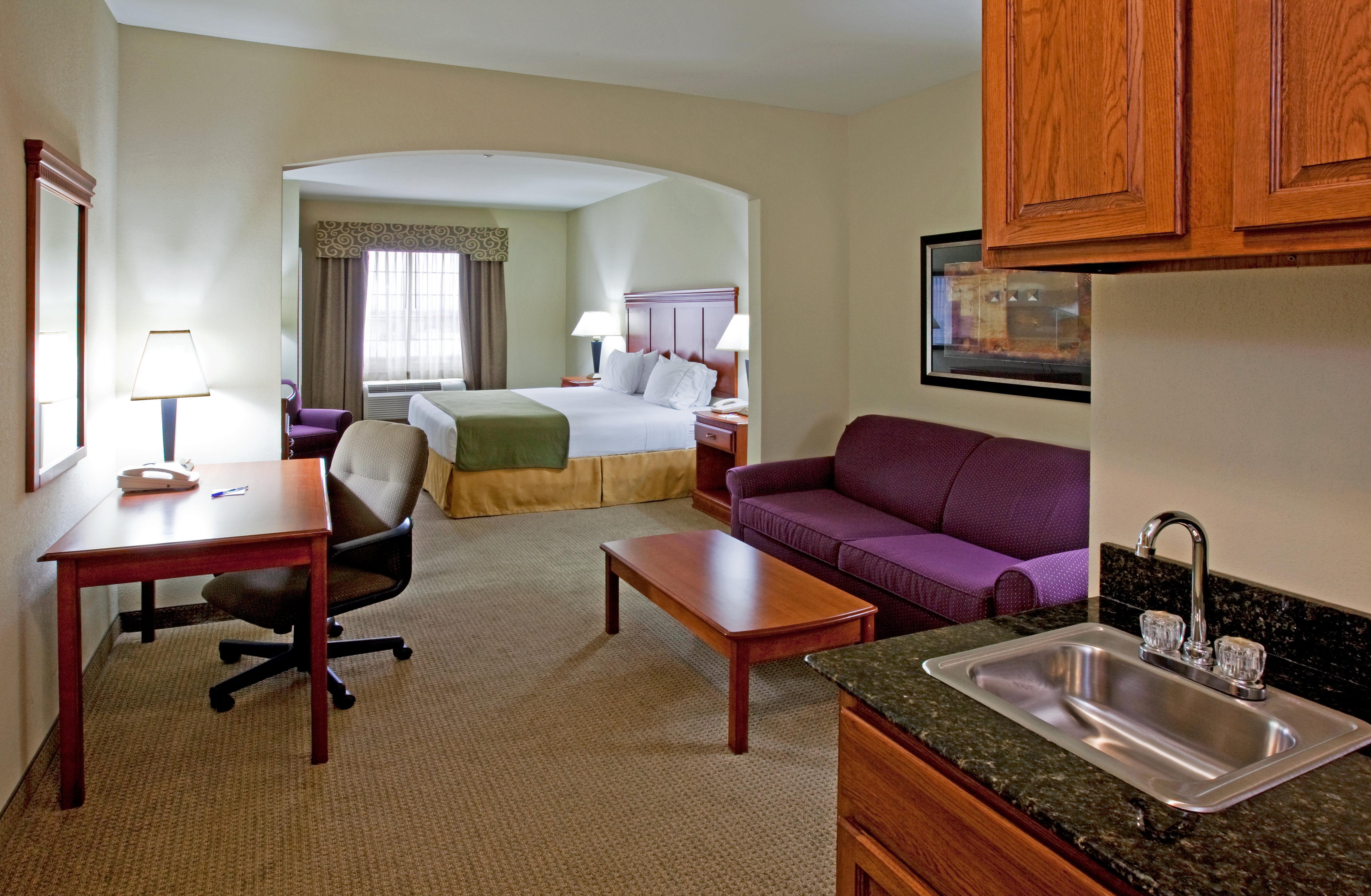 Holiday Inn Express Hotel And Suites Ada By Ihg Стая снимка
