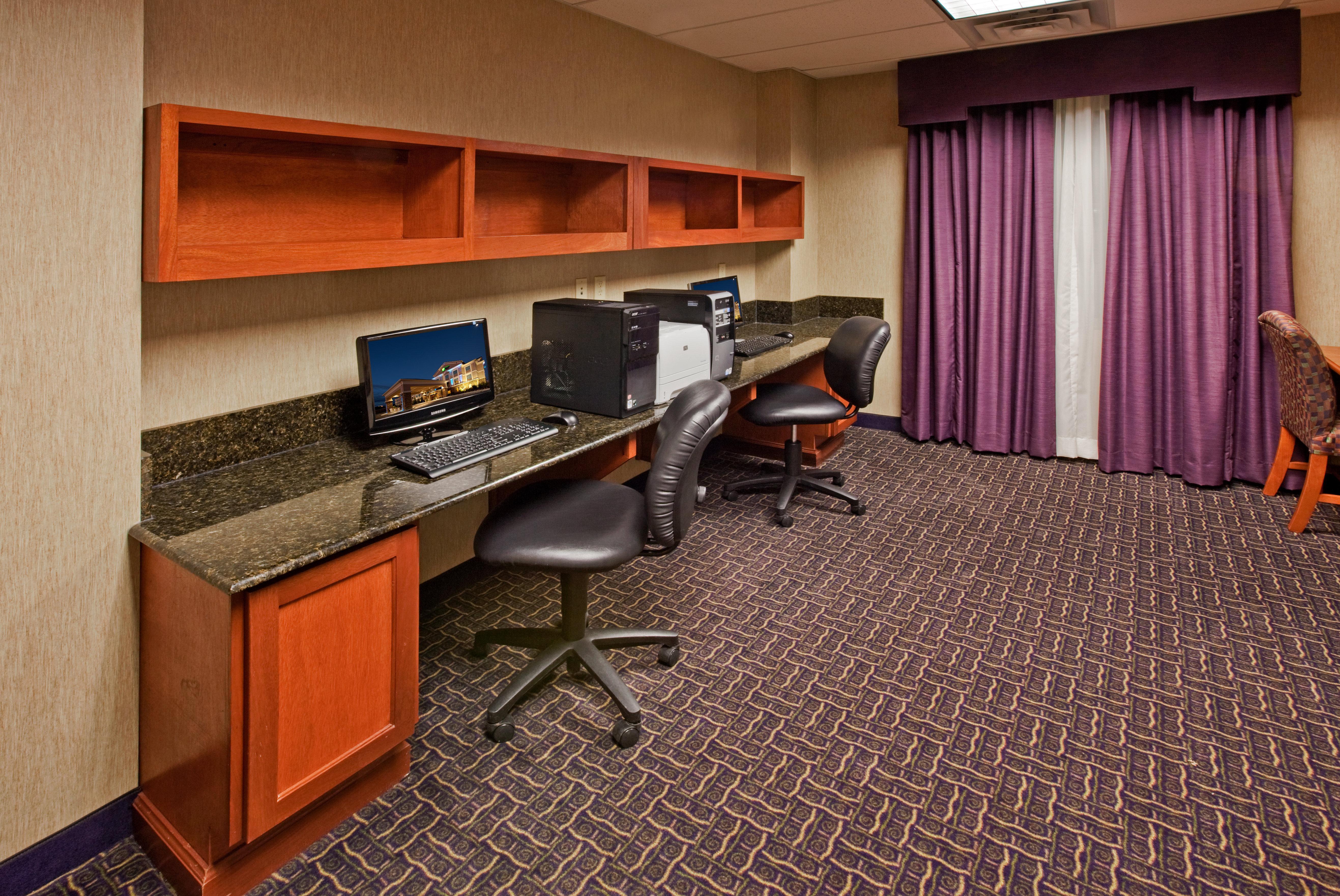 Holiday Inn Express Hotel And Suites Ada By Ihg Екстериор снимка