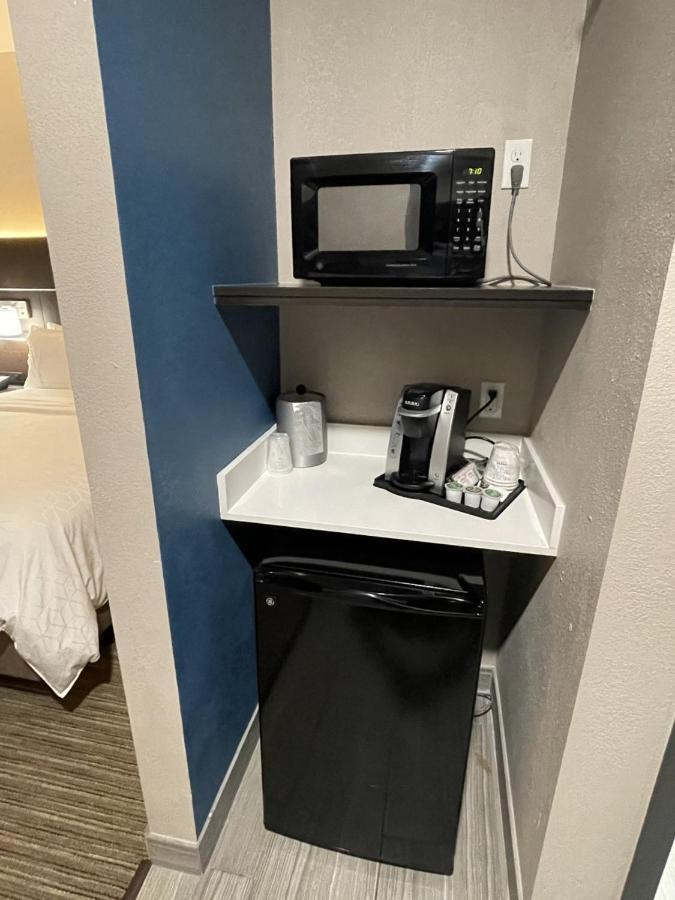 Holiday Inn Express Hotel And Suites Ada By Ihg Екстериор снимка