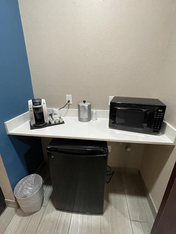 Holiday Inn Express Hotel And Suites Ada By Ihg Екстериор снимка