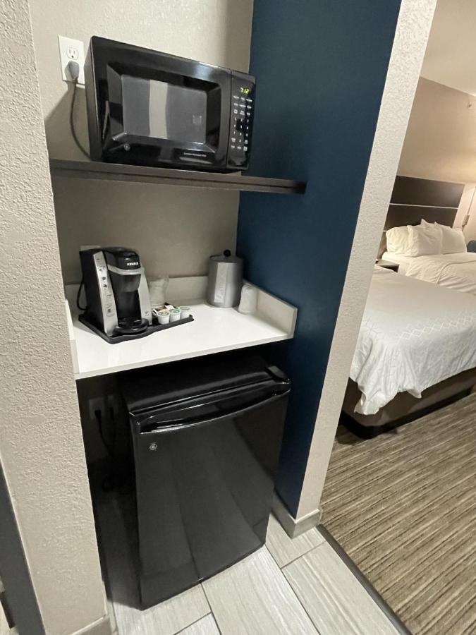 Holiday Inn Express Hotel And Suites Ada By Ihg Екстериор снимка