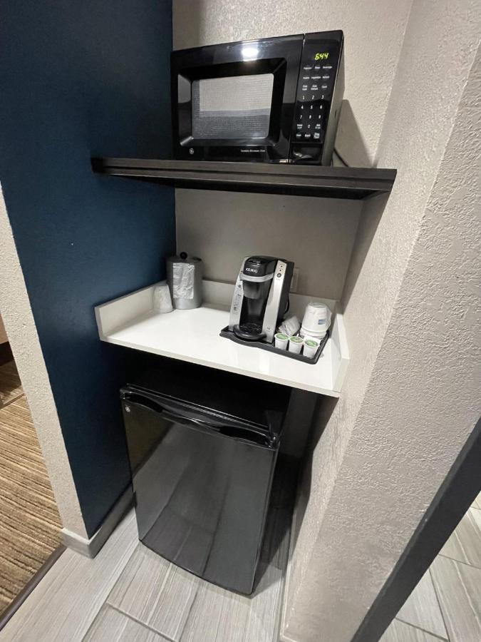 Holiday Inn Express Hotel And Suites Ada By Ihg Екстериор снимка
