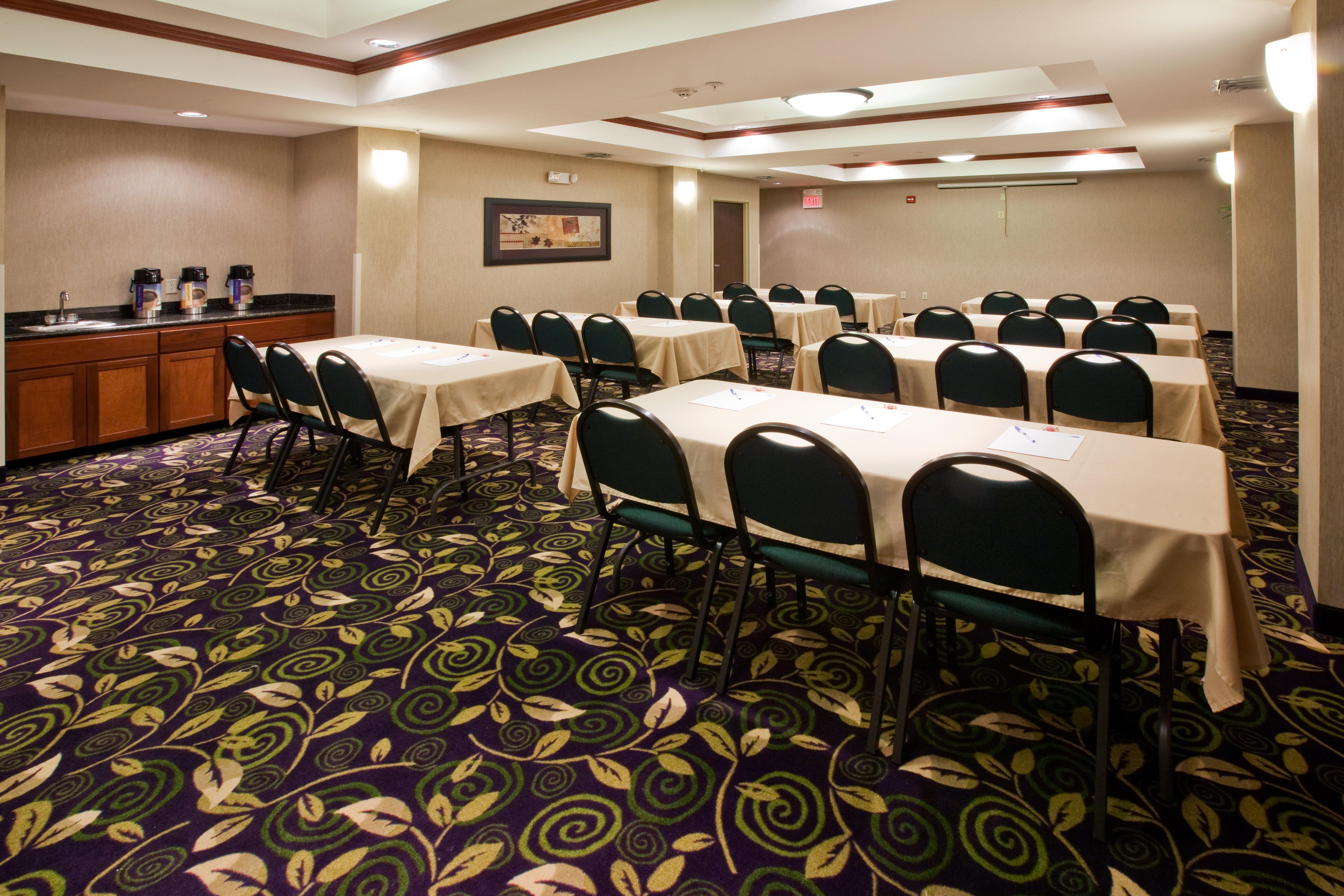 Holiday Inn Express Hotel And Suites Ada By Ihg Екстериор снимка