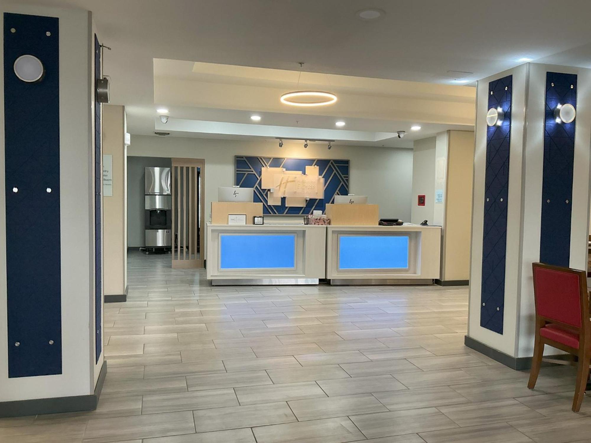 Holiday Inn Express Hotel And Suites Ada By Ihg Екстериор снимка